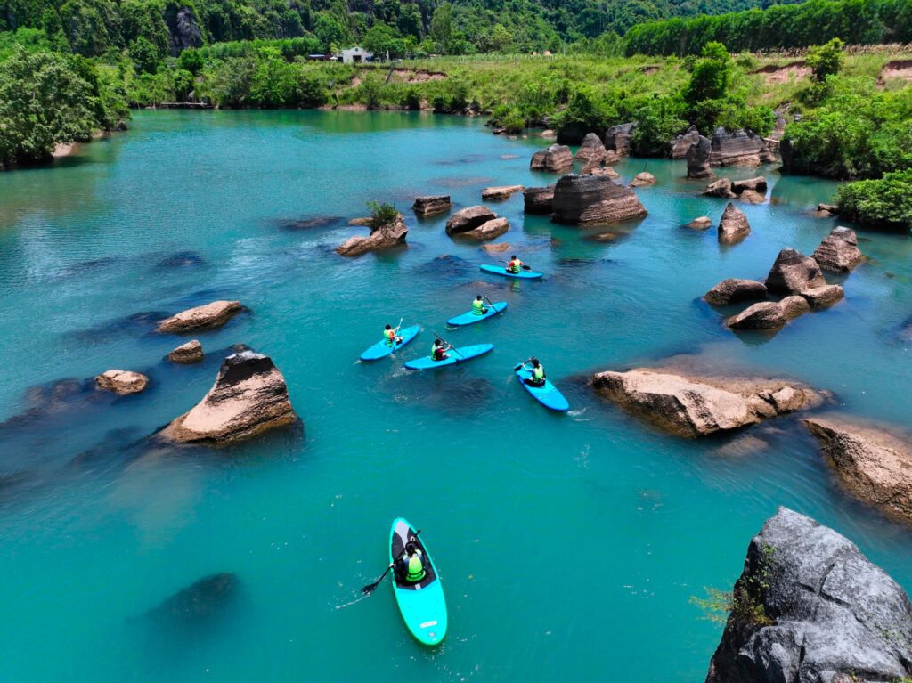 Giá vé tham quan tại Phong Nha Quảng Bình 2025 5 Chèo SUP tại Hava