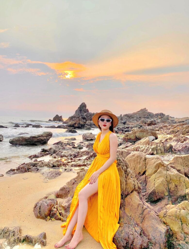 Gói gọn kinh nghiệm chọn đồ đi du lịch Phong Nha Quảng Bình và tips sống ảo cực chất 6 Trang phục đi chơi biển đá nhảy