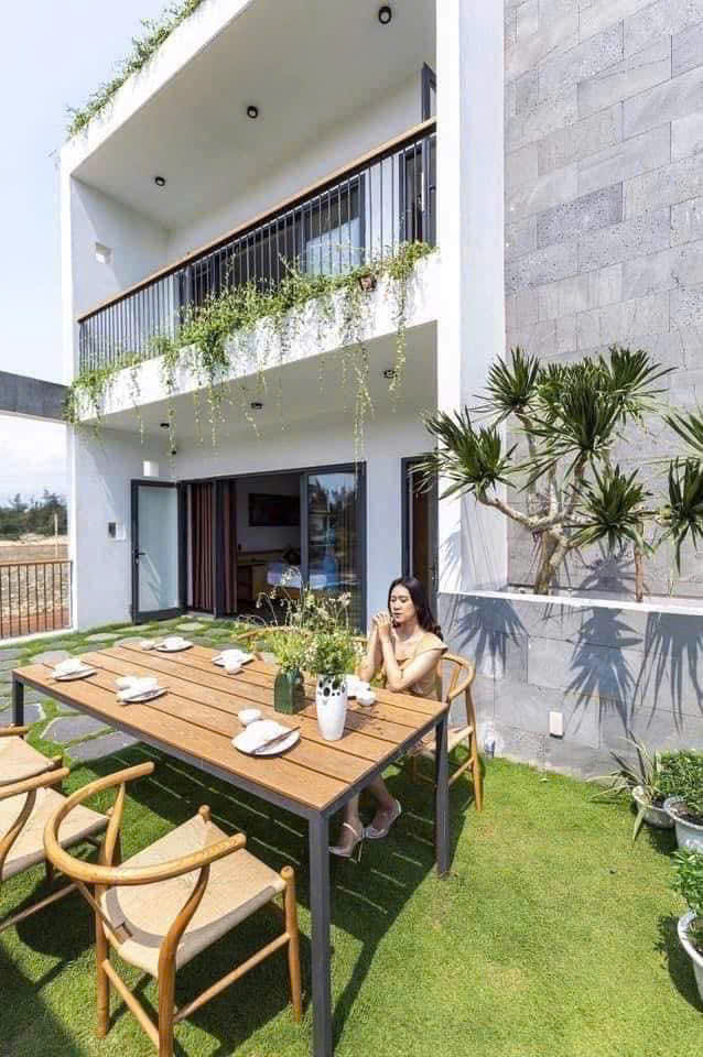 Vy Anh Villa Đồng Hới 13 Bàn ăn ngoài trời của Vy Oanh Villa Quảng Bình