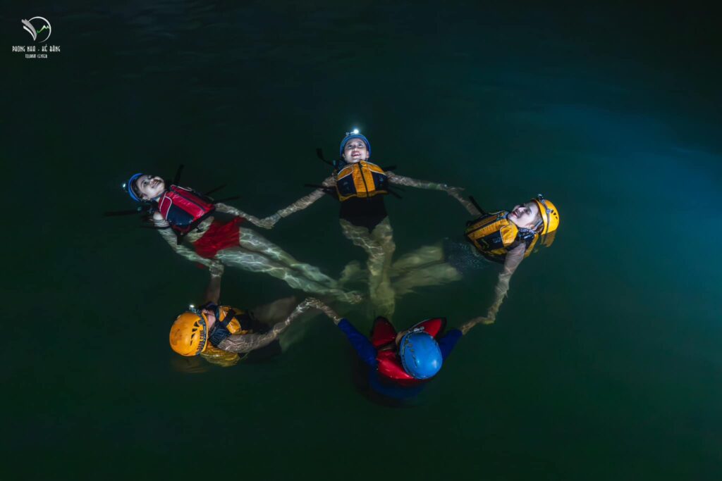Tour khám phá 4500m Động Phong Nha