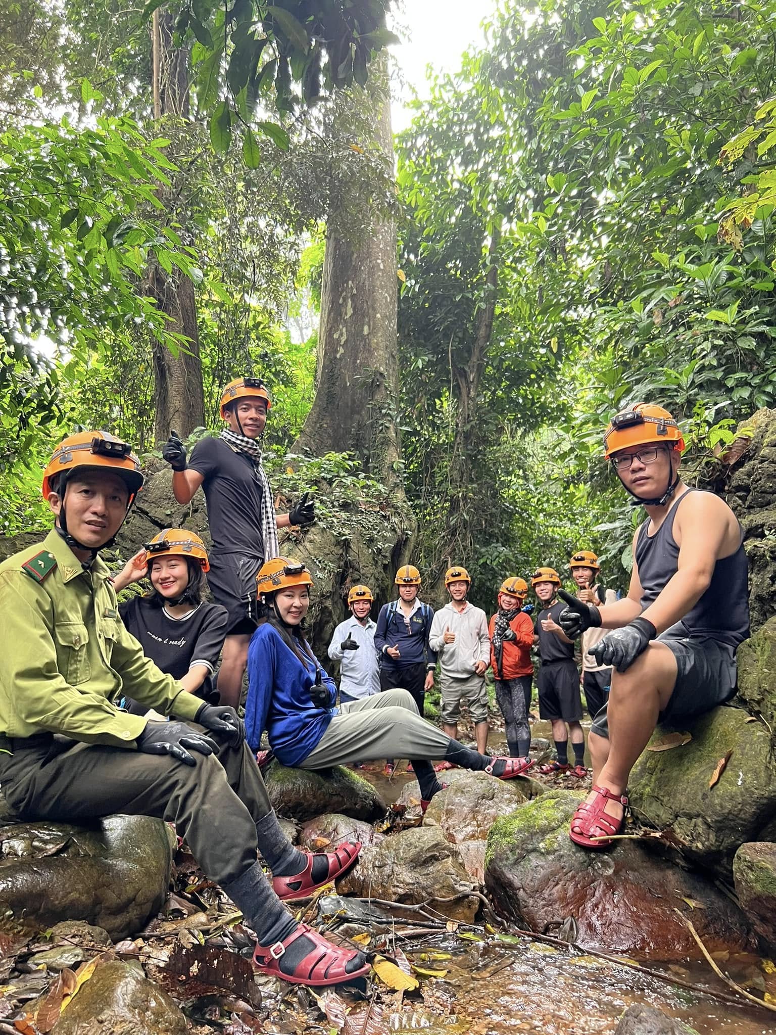 Tour Trekking Hoàn Mỹ Cave