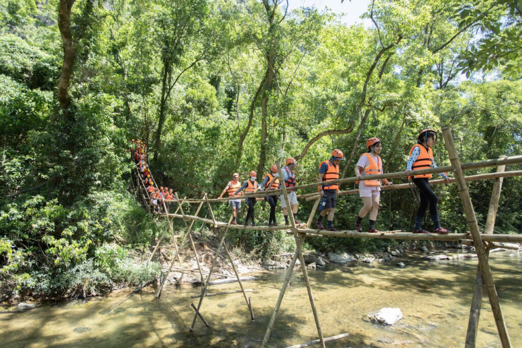 Tour Trekking Ozo Trong Ngày – Lội Suối Băng Rừng Khám Phá Thiên Nhiên Phong Nha 1 Tour Trekking Ozo Trong Ngày