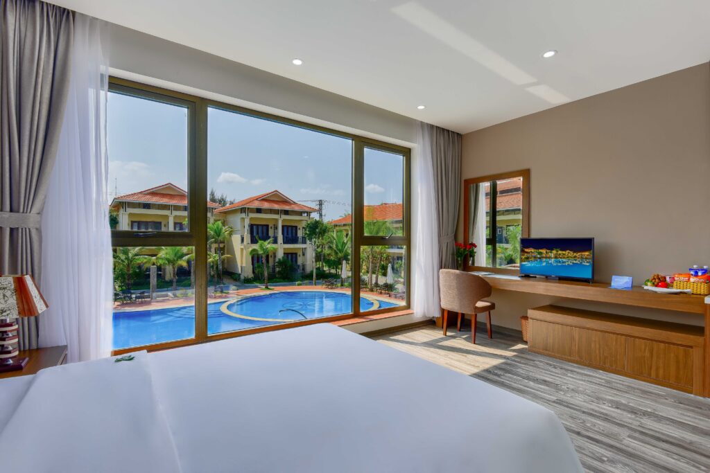 King Pool View - Manli resort Quảng Bình