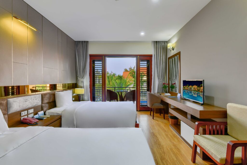 Tiwn pool view Manli resort Quảng Bình