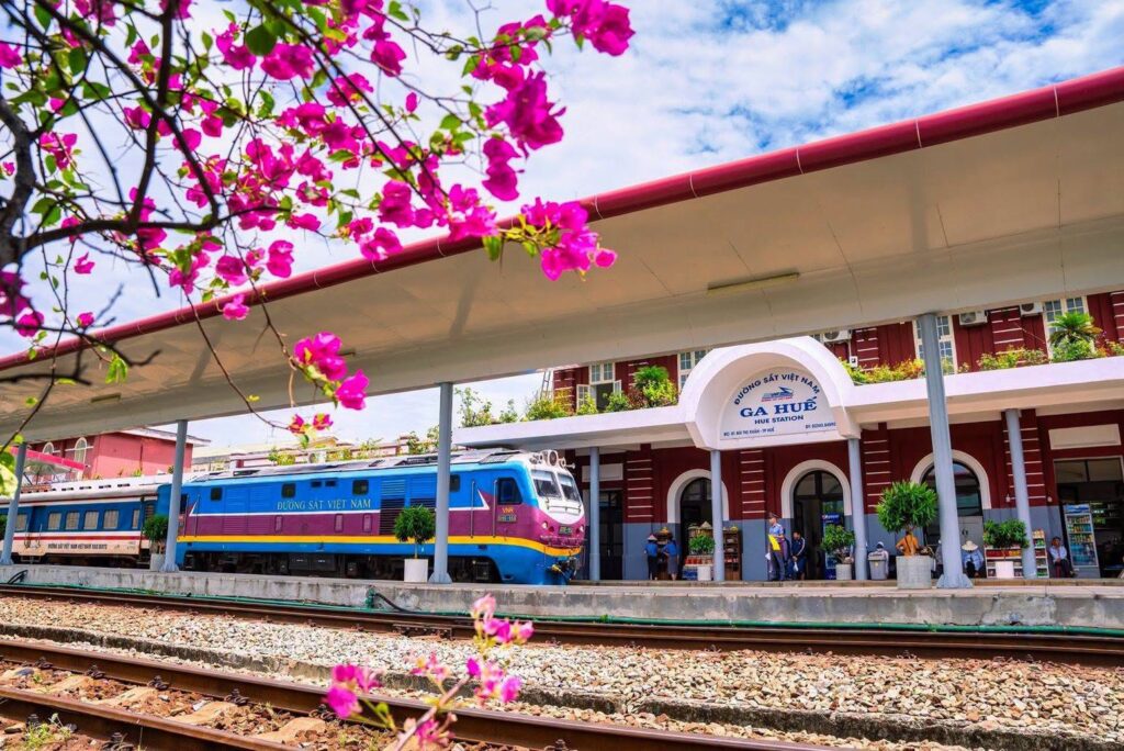 Chính thức mở tuyến tàu hỏa du lịch Huế Phong Nha 2 Tuyến tàu hỏa du lịch Huế Phong Nha